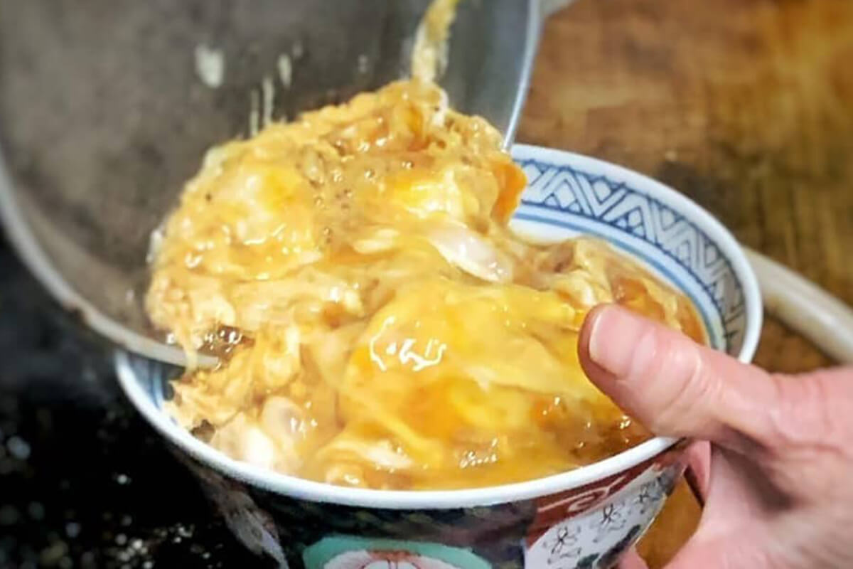 かつ丼盛り付け